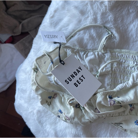 aritzia cropped top - Picture 2 of 3